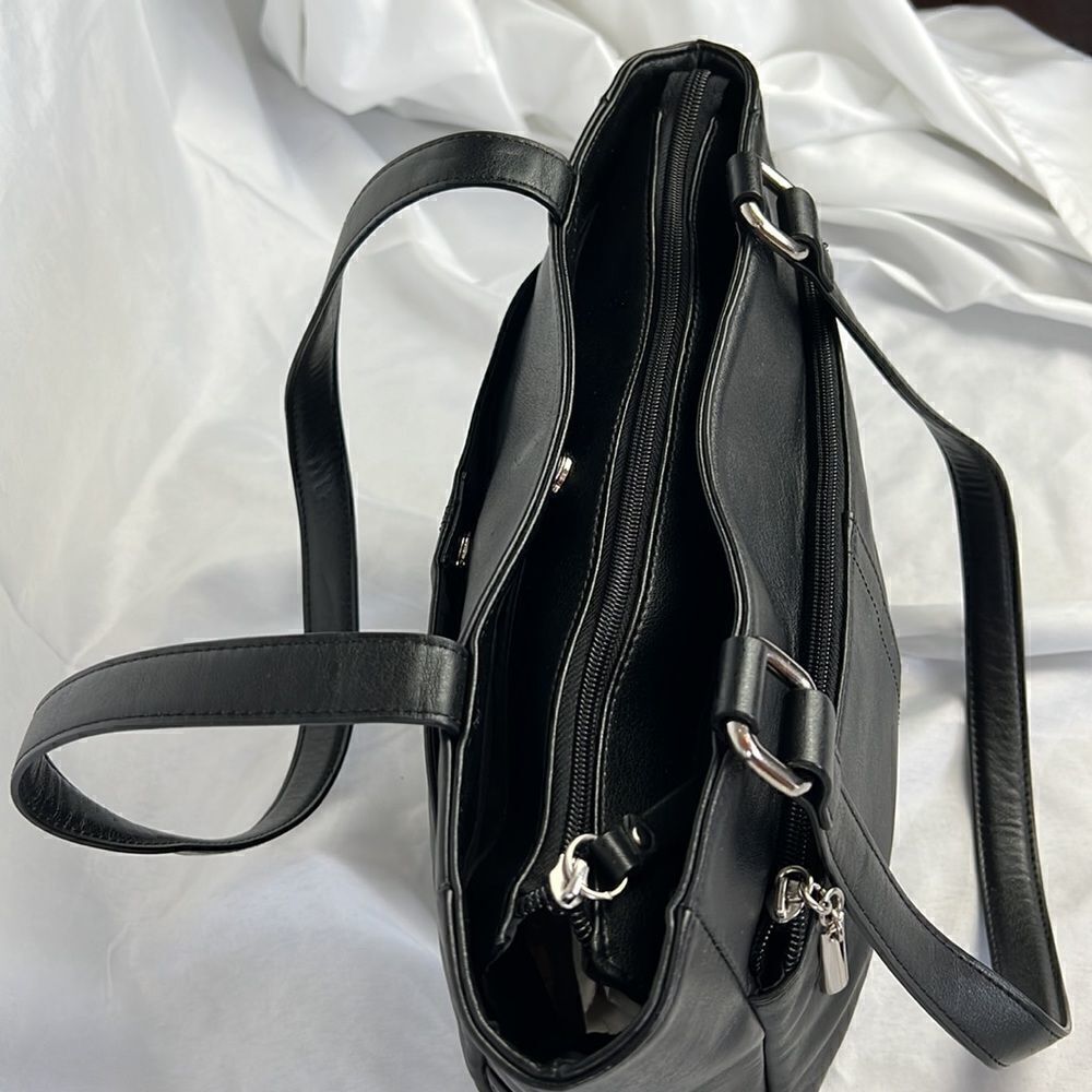 NWOT GIANIBERNINI leather black handbag - Picture 9 of 13
